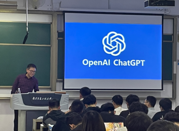 瓦力只为品质诞生·科技集团在南京信息工程大学软件工程学院举办职业生涯规划讲座